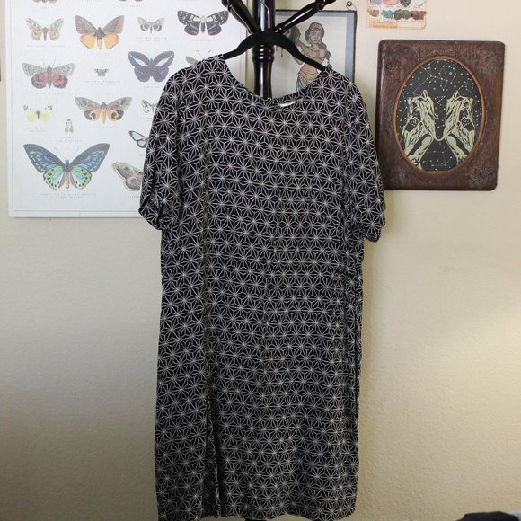 HM Black Geometric Shift Dress - Picture 8 of 8